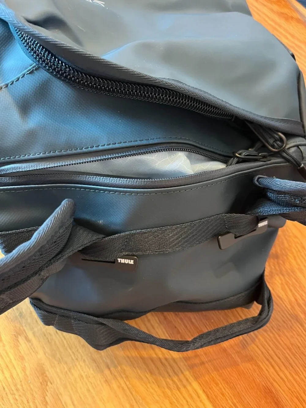 BRAND NEW Thule Chasm 40L Duffel Bag / Backpack / Black